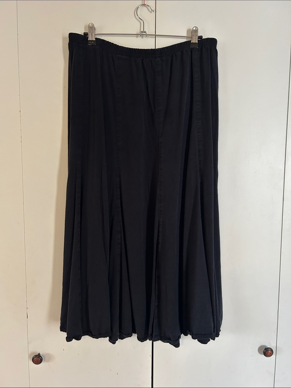 “Click” Tencel Black Maxi flows Skirt with Elastic Waist